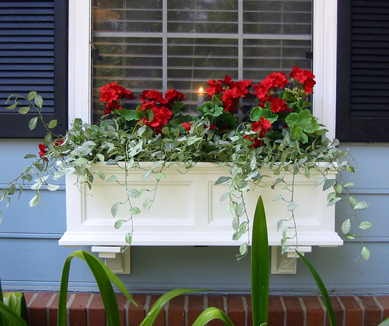 Mayne Inc. Fairfield 3' Window Box 3 Mayne Inc. Fairfield 3' Window Box